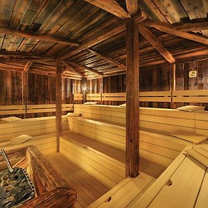 Deluxe double room sauna access